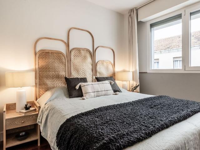 Elegant 2 Bedroom Apartment with Gym and Padel Court in Goya, Madrid Amsterdam Apartments for Rent