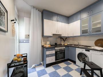 Elegant 2 Bedroom Apartment with Modern Amenities in Argüelles, Madrid Amsterdam Apartments for Rent