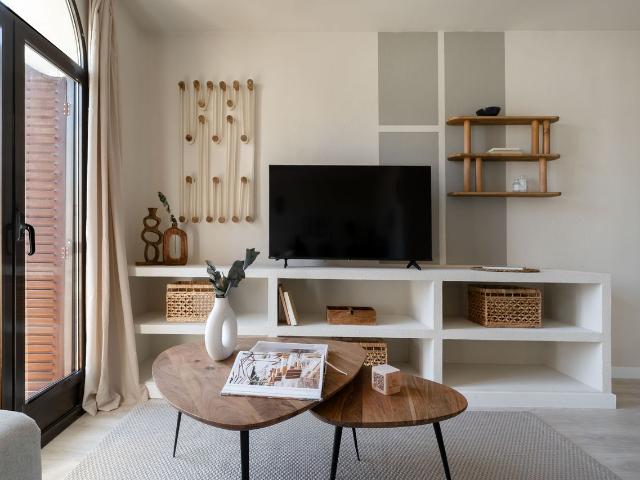 Elegant 2 Bedroom Apartment with Modern Amenities in Argüelles, Madrid Amsterdam Apartments for Rent