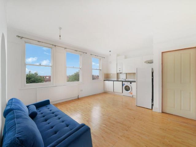Elegant 2 Bedroom Duplex Apartment | 2 Bathrooms |