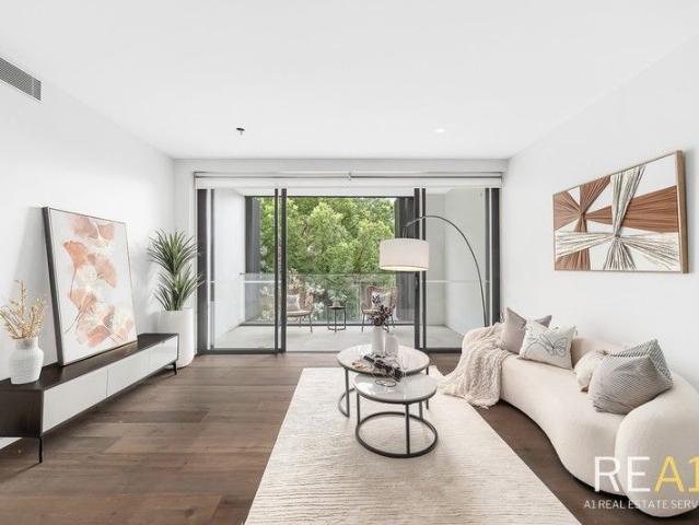Elegant 2 Bedroom Residence Moments from Double Bay Village