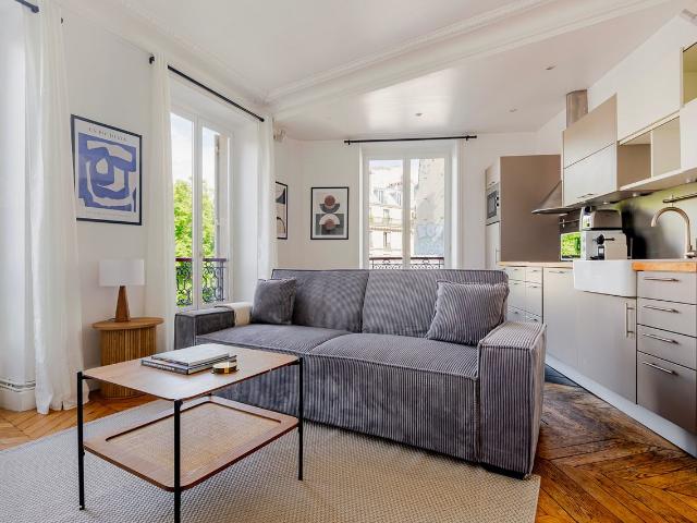 Elegant 2 Bedroom Retreat in Central Paris, Paris Amsterdam Apartments for Rent