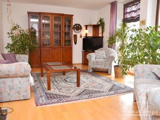 Elegant 2 room flat on 2nd floor with lift, garage, close to university and Nordstadt Hospital