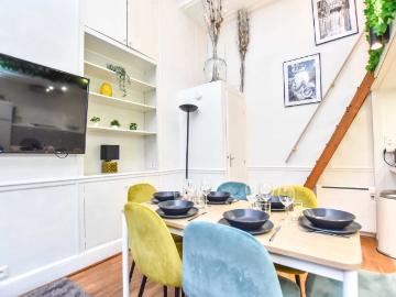 Elegant 2BDR Apartment with Haussmannian Charm Flandrin / Rue de la pompe, Paris Amsterdam Apartments for Rent