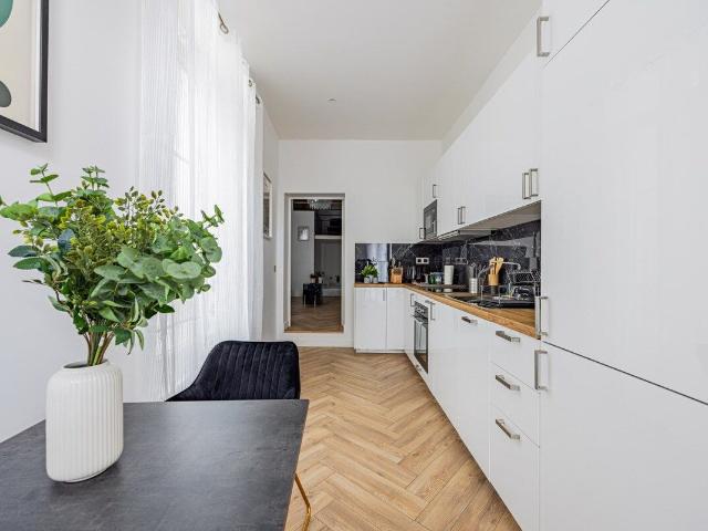 Elegant 2BR Apartment in Saint Germain near the Louvre, Paris Amsterdam Apartments for Rent