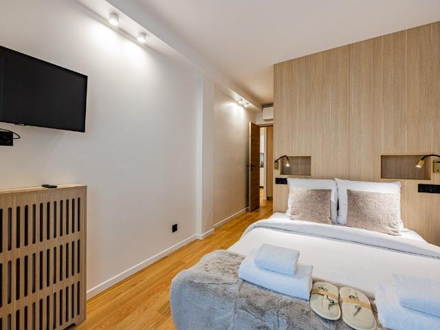 Elegant 2BR Apartment near Trocadéro with Elevator, Paris Amsterdam Apartments for Rent