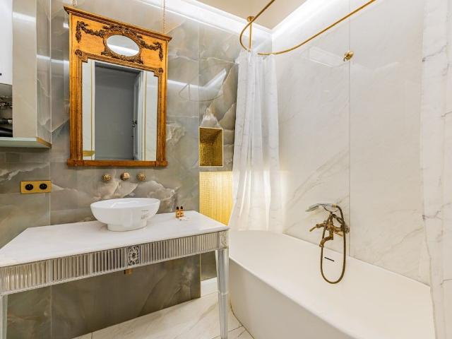Elegant 2BR Apartment with AC in Paris Golden Triangle, Paris Amsterdam Apartments for Rent