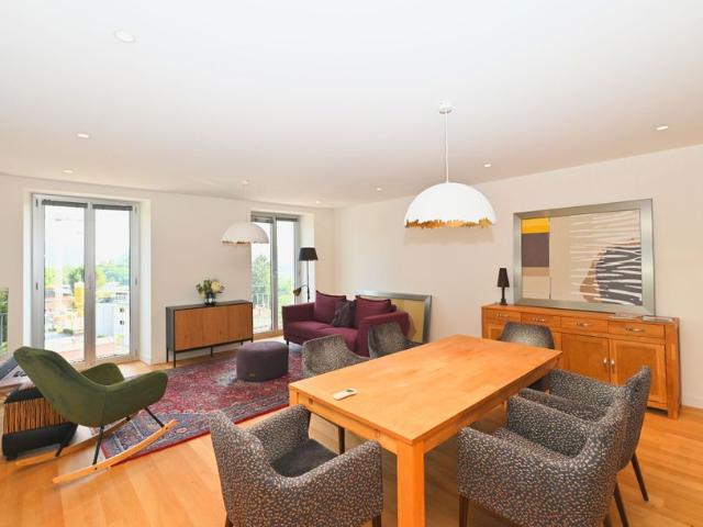 Elegant 3.5 Room Apartment with Panoramic View in Porza