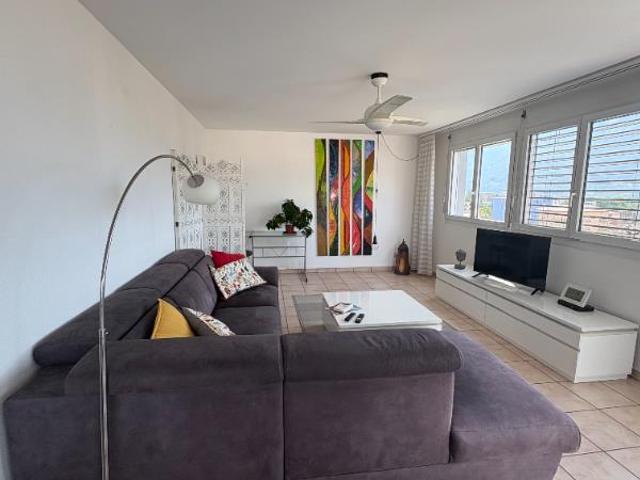 Elegant 3.5 room apartment with panoramic views, a stone's throw from the heart of Locarno