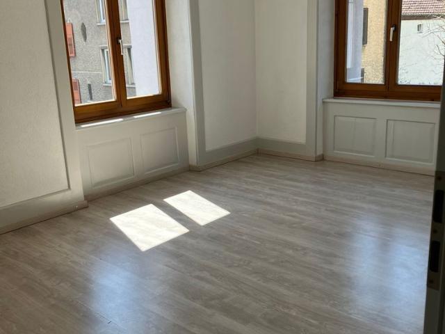 Elegant 3.5 room apartment for rent in the heart of Delémont
