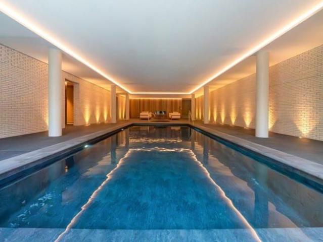 ELEGANT 3 BEDR APARTMENT WITH TERRACE IN PRIVATE ESTATE