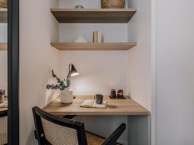 Elegant 3 Bedroom Apartment on Serrano Street with Designer Furnishings and Modern Amenities, Madrid Amsterdam Apartments for Rent
