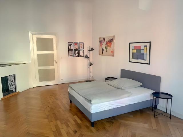 Elegant 3 bedroom apartment super close to Ku’damm