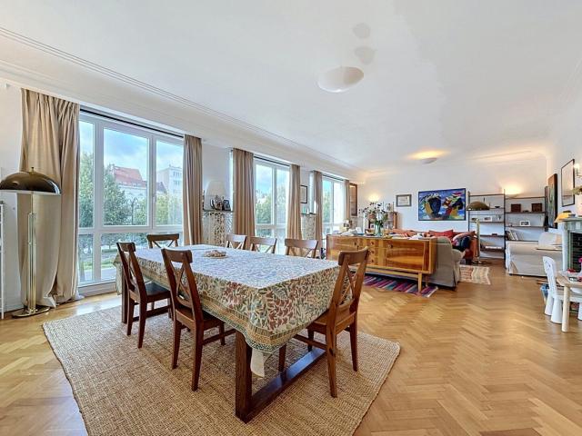 Elegant 3 bedroom apartment with terrace and garage box