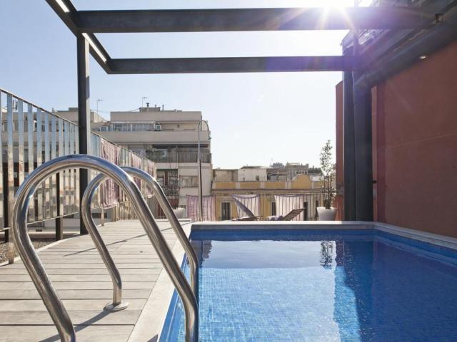Elegant 3 bedroom apartment with balcony in Barcelona Center
