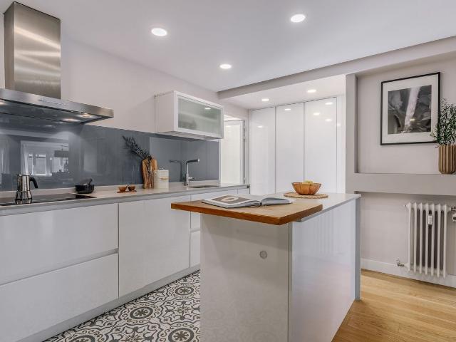 Elegant 3 Bedroom Apartment with Modern Design and AC in Salamanca, Madrid Amsterdam Apartments for Rent