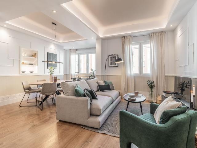 Elegant 3 Bedroom Apartment with Modern Design and Smart Amenities in Retiro, Madrid Amsterdam Apartments for Rent