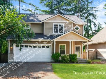 Elegant 3 Bedroom Residence in Port Orchard