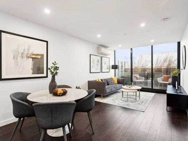 Elegant 3 Bedroom Residence in the Sought After Harvard Complex