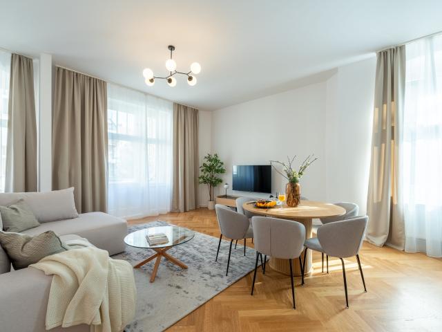 Elegant 3 Room Apartment w/balcony in Steglitz district