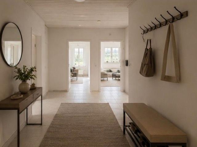 Elegant 3 room apartment with spacious living area and terrace