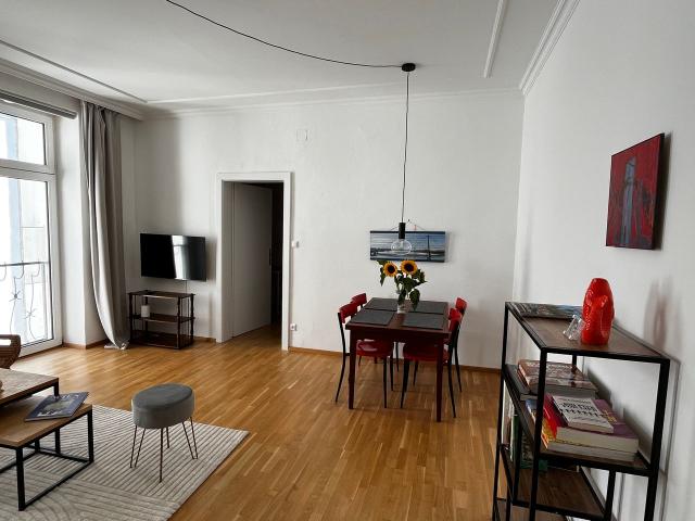 Elegant 3 Room Super Central Apartment, Vienna Amsterdam Apartments for Rent