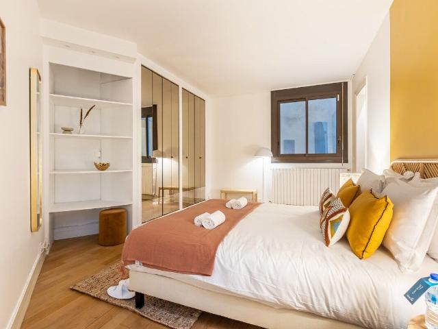 Elegant 3BR Apartment with AC near Champs Elysées