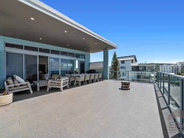 Elegant 436m2 Double Storey 5 Bedroom apartment with Spectacular Direct Ocean Views Best Value in Palm Beach