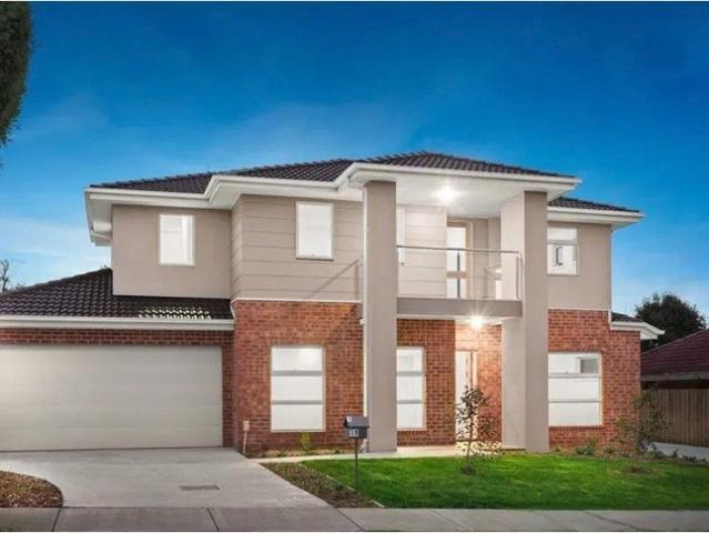 Elegant 4 Bedroom Townhouse with Mountain Views in Studfield Village