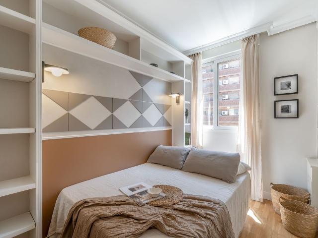 Elegant 4 Bedroom Apartment with Modern Amenities on Alberto Alcocer, Madrid Amsterdam Apartments for Rent