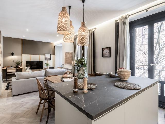 Elegant 4 Bedroom Apartment with Modern Design and Marble Breakfast Bar in Trafalgar, Madrid Amsterdam Apartments for Rent
