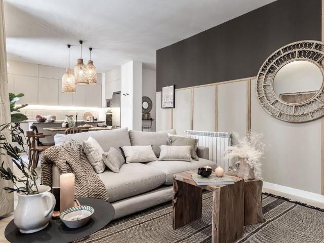 Elegant 4 Bedroom Apartment with Modern Design and Marble Breakfast Bar in Trafalgar, Madrid Amsterdam Apartments for Rent