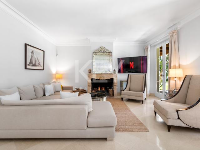 Elegant 4 bedroom classic style Villa with modern amenities in Nagüeles, Marbella Golden Mile