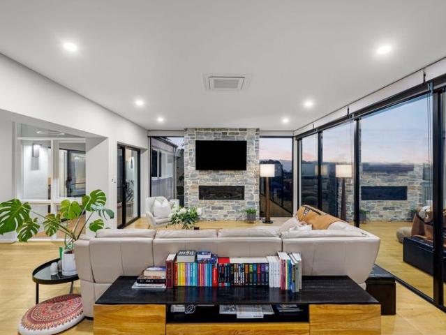 Elegant 4 Bedroom Family Home with Expansive Grounds Wattle Park
