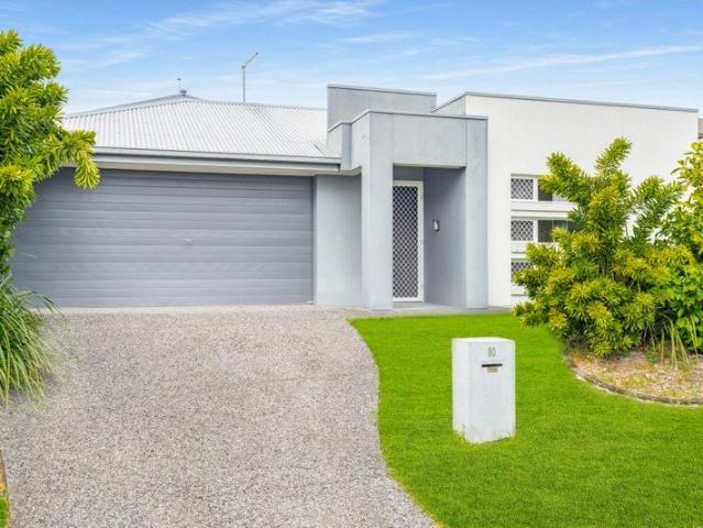 Elegant 4 Bedroom Family Home in Ormeau Hills