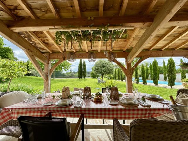 Elegant 4 Bedroom Farmhouse with Pool & Tennis Court