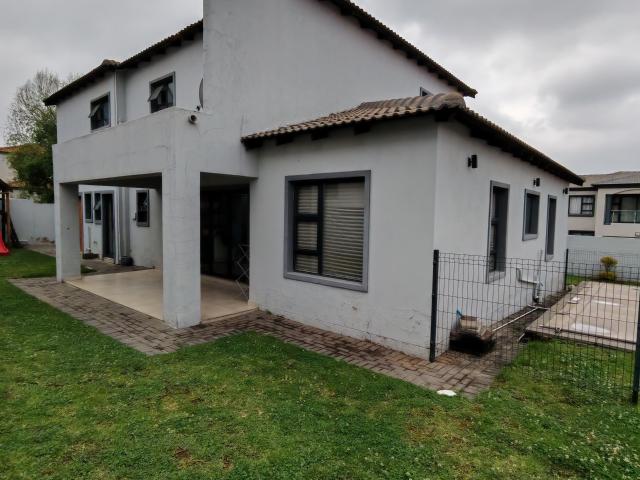 Elegant 4 Bedroom house Rental in Kyalami Willaway