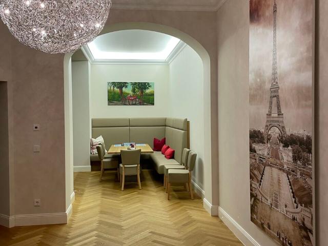 Elegant 4 Room Apartment with Balcony at Olivaer Platz in Berlin Wilmersdorf