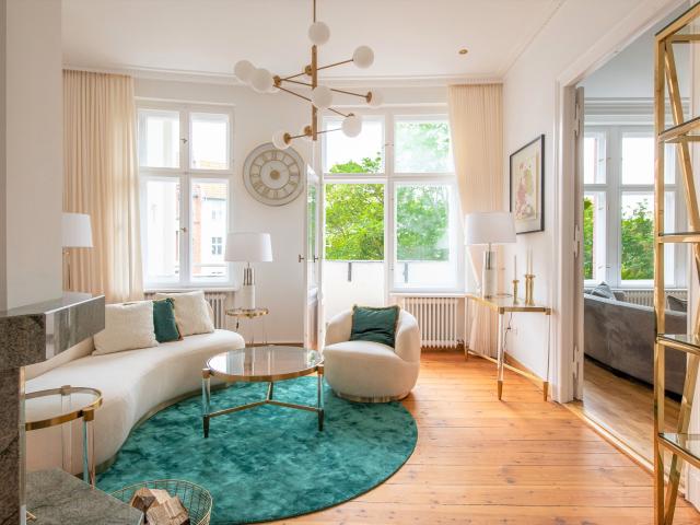 Elegant 4 Room Period Apartment with South Facing Balcony, 2 Bathrooms, Parquet Flooring, 2nd Floor