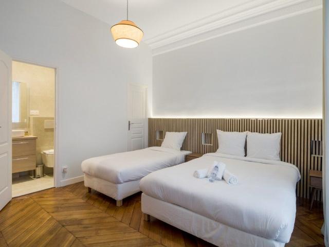 Elegant 4BR Renovated Apartment near Gare du Nord