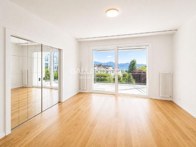 Elegant 5.5 room apartment completely renovated – Pully
