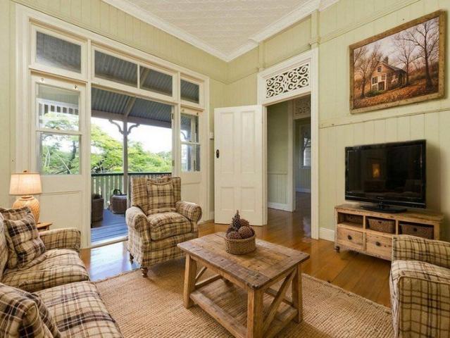 Elegant 5 Bedroom Oasis in the Heart of Auchenflower
