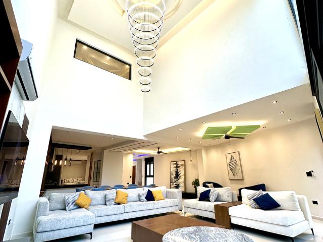 Elegant 5BR Retreat w/ Rooftop HotTub Near Beaches