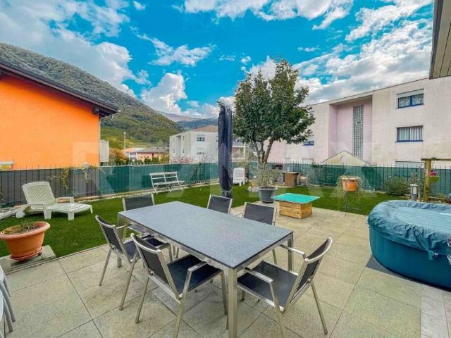 Elegante appartamento di 4½ locali con ampio giardino privato