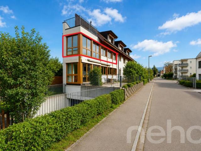 Elegante 4 Zimmerwohnung mit Wintergarten und Einstellplatz