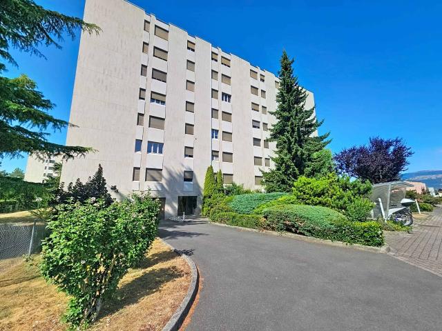 Elegante 4,5 Zimmer Familienwohnung mit Kamin und Loggia