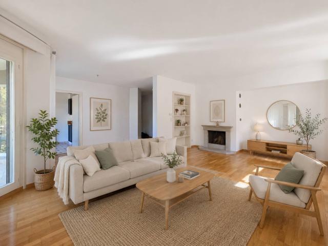Elegante 4,5 Zimmer Familienwohnung mit Kamin und Loggia