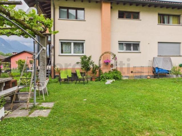 Elegante 4.5 Zimmer Wohnung in einer Doppelhaushälfte mit Garten, Arbedo Castione