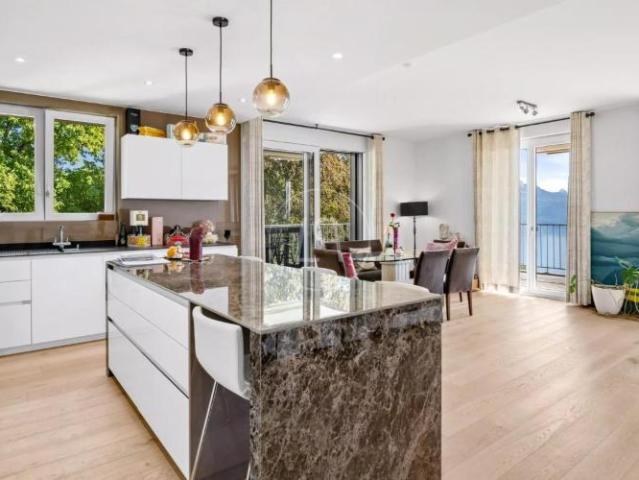 Elegante 4.5 Zimmer Wohnung mit Panoramablick auf den Genfersee