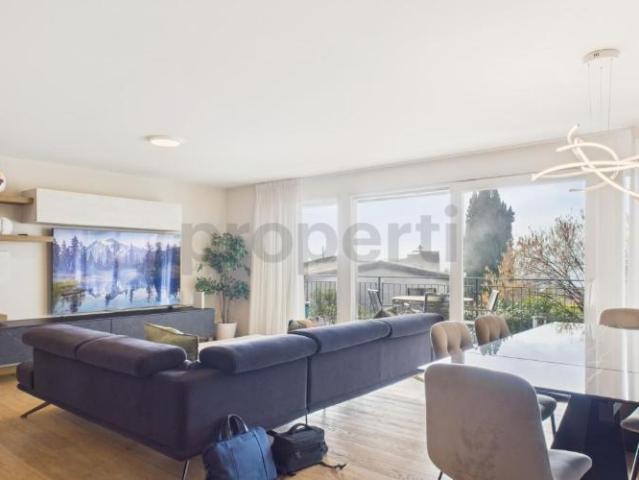 Elegante 4.5 Zimmer Wohnung mit Privatparkplatz, Balerna